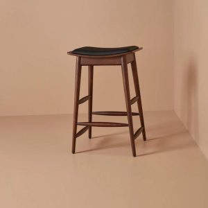 Wooden Barstool with Leather Cushion (Wis)
